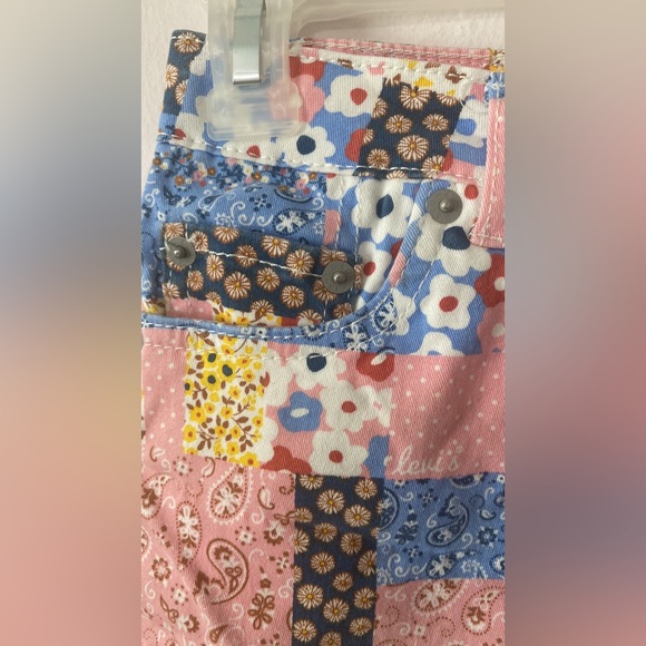 💋 5 for $25 Levis Patchwork Flowers Shorts NWOT - Picture 8 of 8